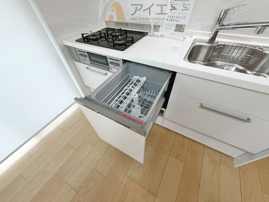 手に優しい、後片づけおまかせの食洗機。ママも食後のだんらんに加われます