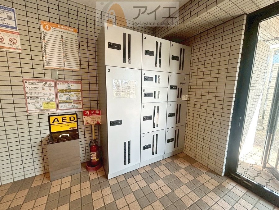 お出掛けが多くても安心な、宅配ボックスつき