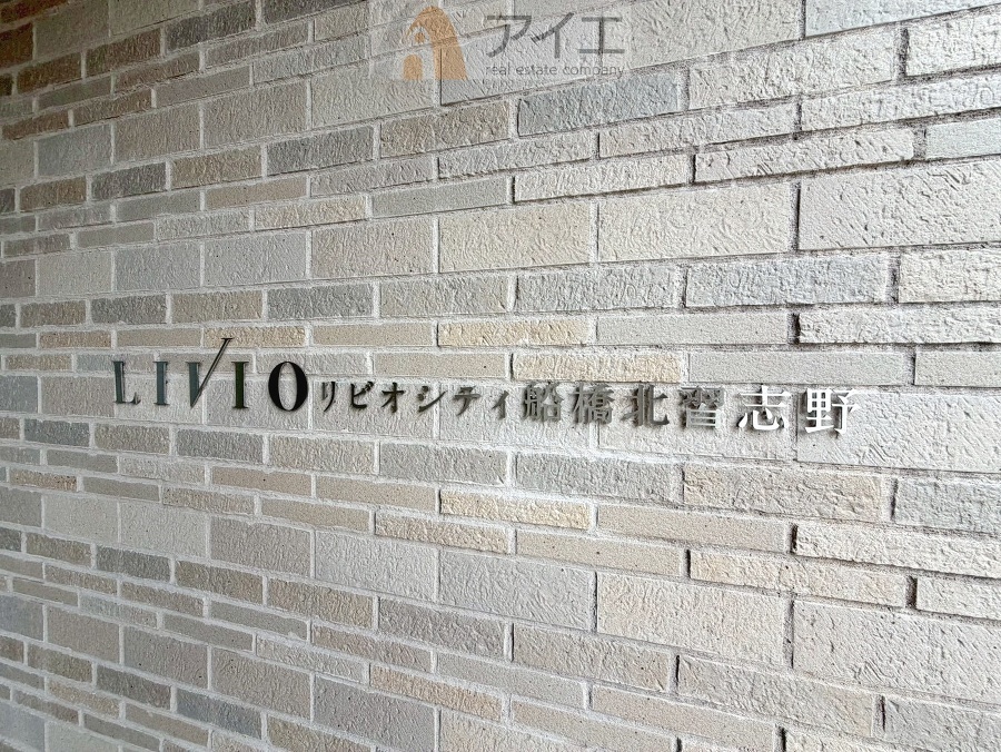 清掃や修理、不審者への声掛けも。管理員日勤は防犯にも有効