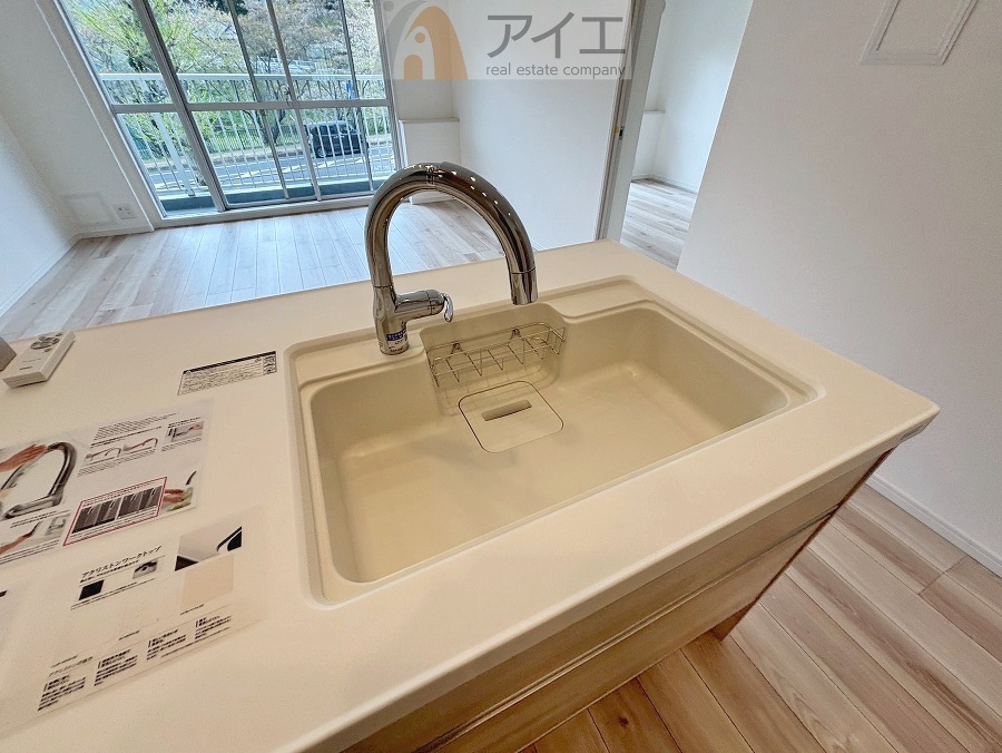 水道一体型の浄水器。ボタン一つで切替可能水回りもすっきり