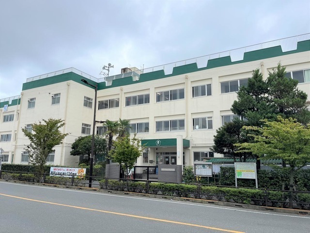 葛飾区立奥戸小学校 700m 