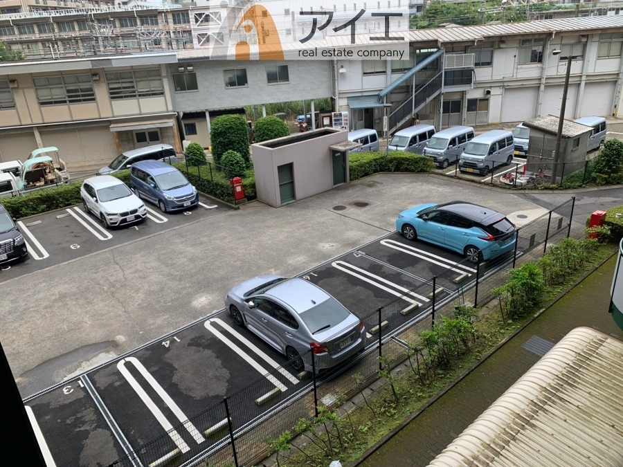 駐車場があるため車通勤の方にも安心なマンションです