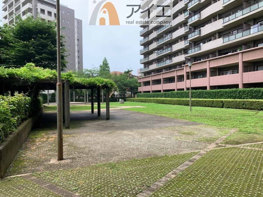 公園が近く、子育て家族に嬉しい緑豊かな環境です