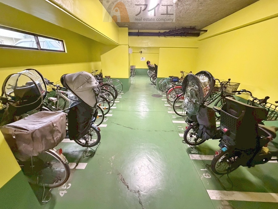 セキュリティ面にも配慮した駐輪場がございます