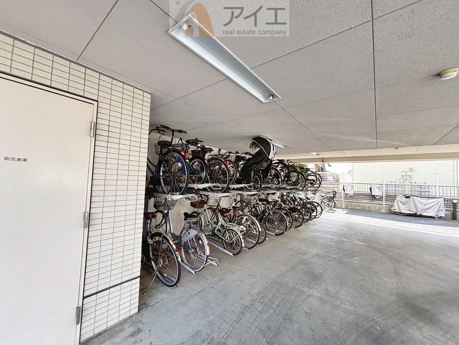 セキュリティ面にも配慮した駐輪場がございます