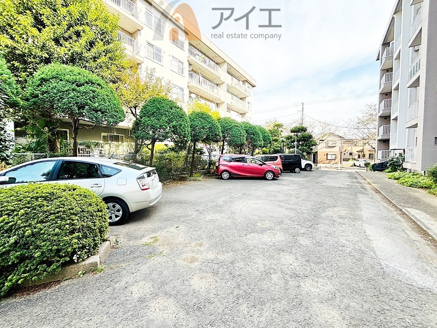 駐車場があるため車通勤の方にも安心なマンションです