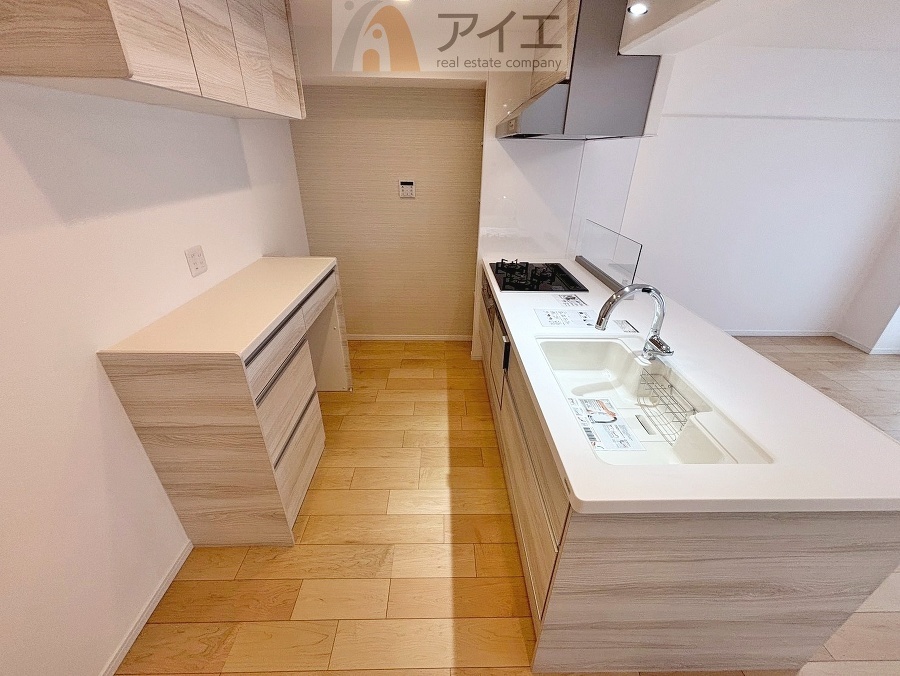 ご家族やお客様との会話も楽しめる対面キッチン