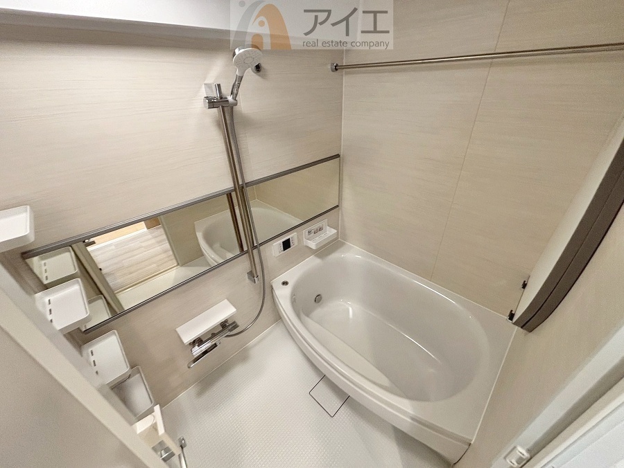 大人の半身浴や、小さなお子様との入浴にも便利な浴室