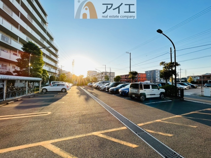 駐車場があるため車通勤の方にも安心なマンションです