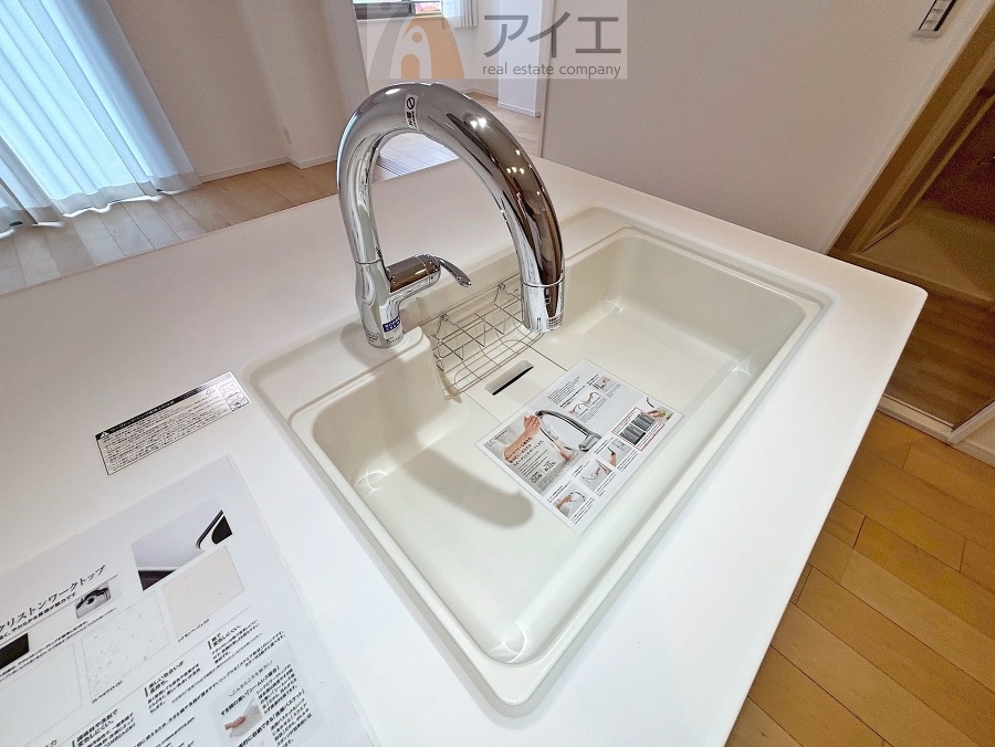 水道一体型の浄水器。ボタン一つで切替可能水回りもすっきり