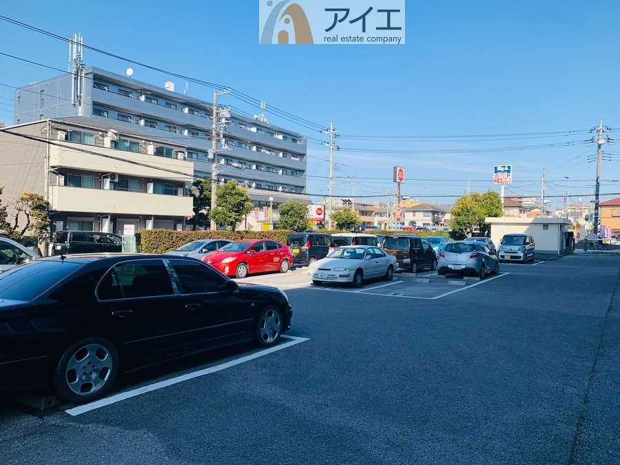 駐車場があるため車通勤の方にも安心なマンションです(要空確認)