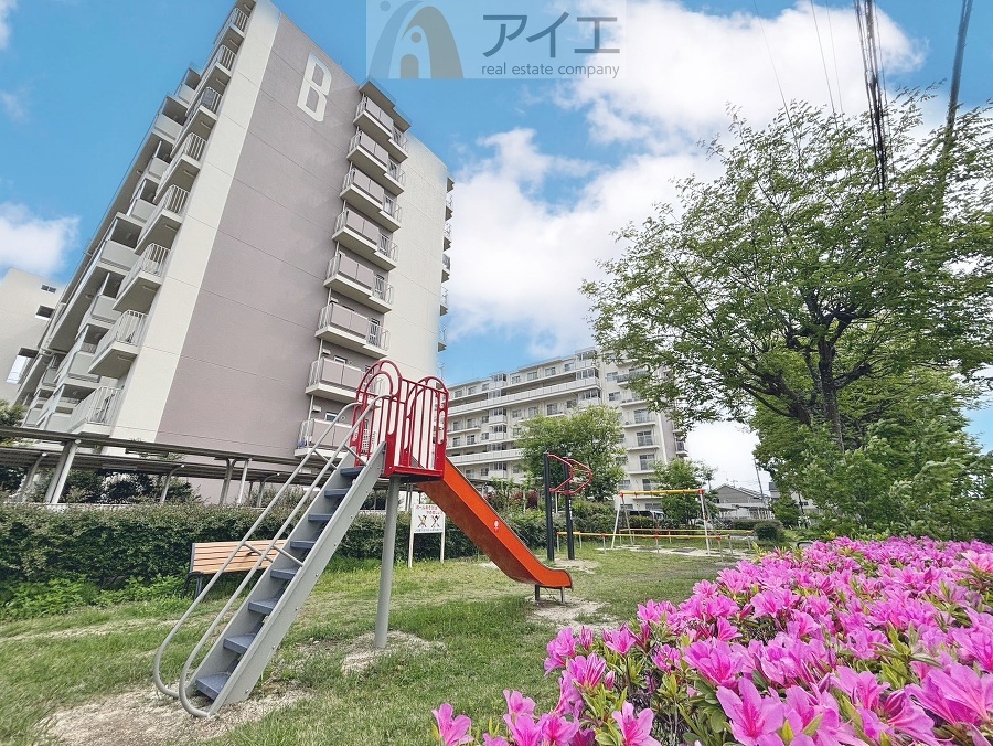 公園が近く、子育て家族に嬉しい緑豊かな環境です
