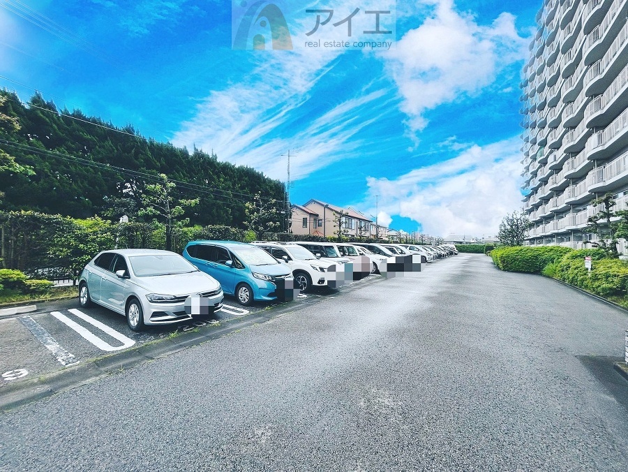 駐車場があるため車通勤の方にも安心なマンションです(要空確認)