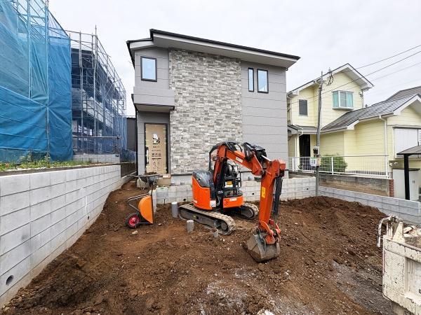 敷地50坪超に立つゆとりの一戸建て。