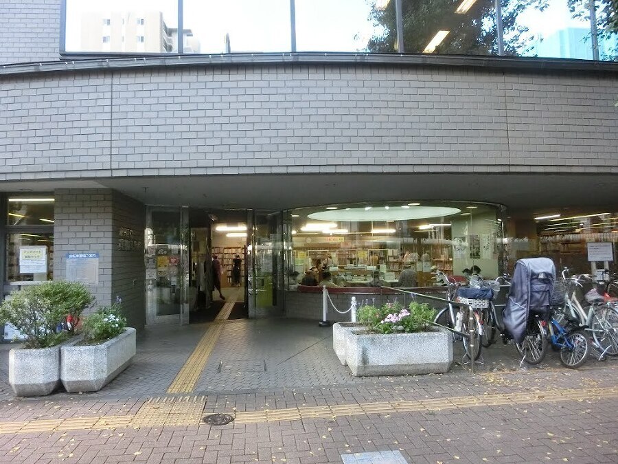 練馬区立貫井図書館 1120m 
