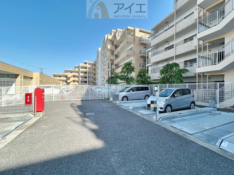 駐車場があるため車通勤の方にも安心なマンションです(要空確認)