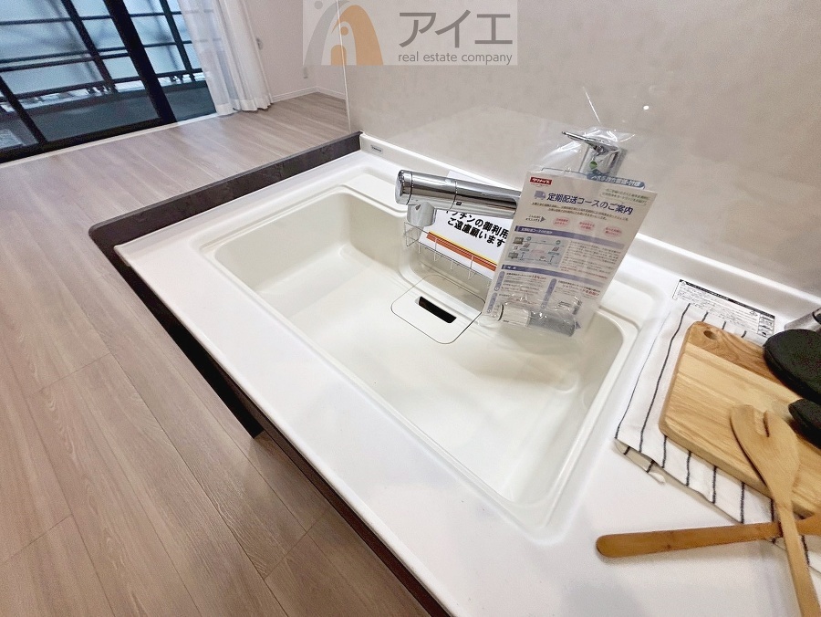 水道一体型の浄水器。ボタン一つで切替可能水回りもすっきり