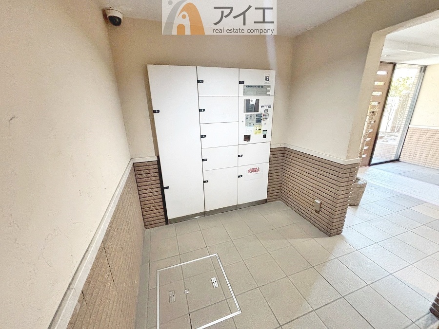 お出掛けが多くても安心な、宅配ボックスつき