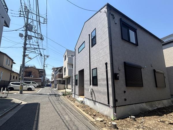 商業施設、学校なども近く便利な住環境。