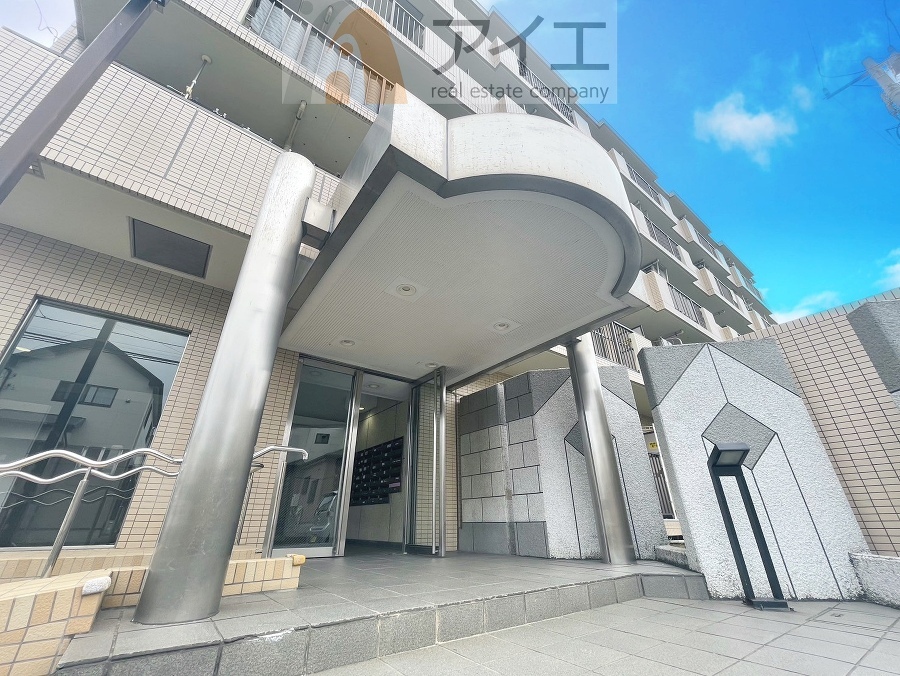 清掃や修理、不審者への声掛けも。管理員日勤は防犯にも有効