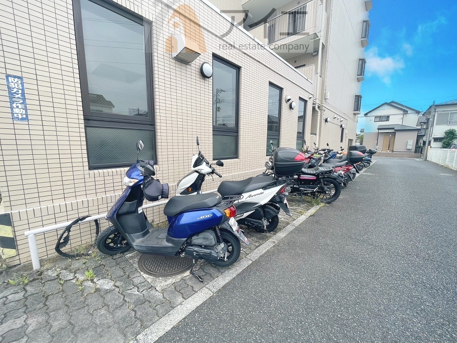 セキュリティ面にも配慮した駐輪場がございます