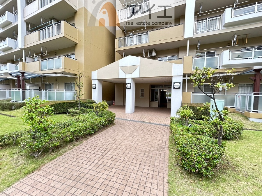 清掃や修理、不審者への声掛けも。管理員日勤は防犯にも有効