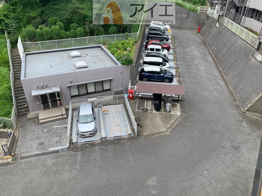 駐車場があるため車通勤の方にも安心なマンションです
