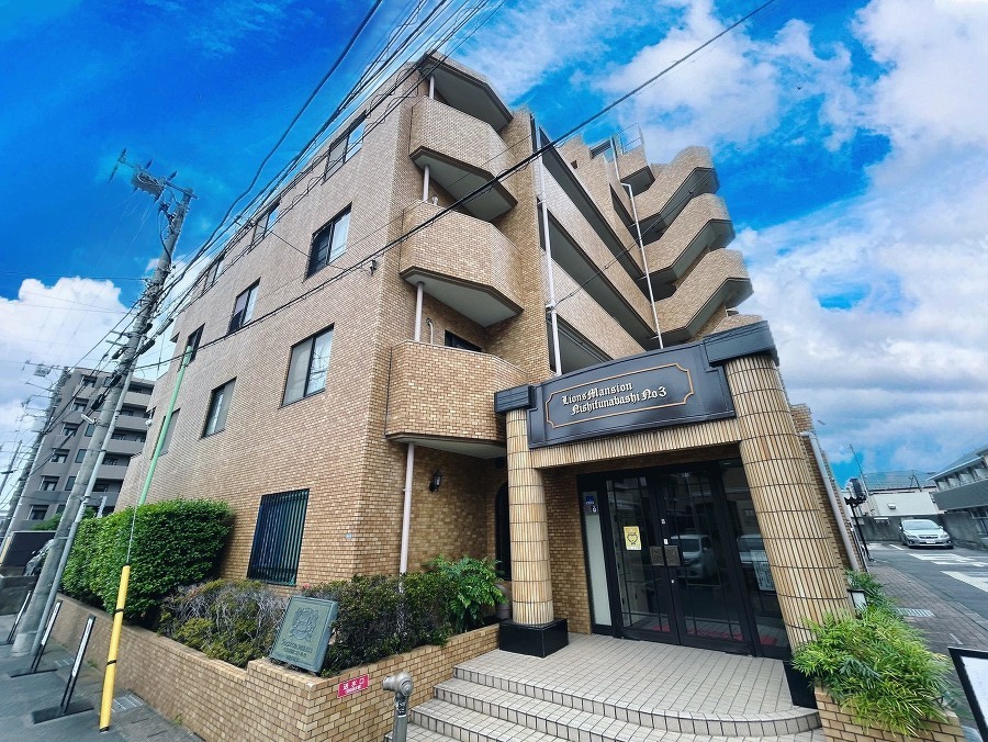 清掃や修理だけでなく、不審者への声掛けも。管理員の活動は防犯にも有効