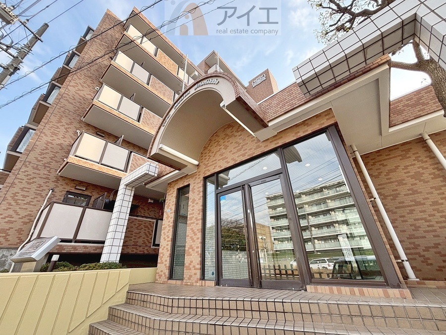 清掃や修理だけでなく、不審者への声掛けも。管理員の活動は防犯にも有効