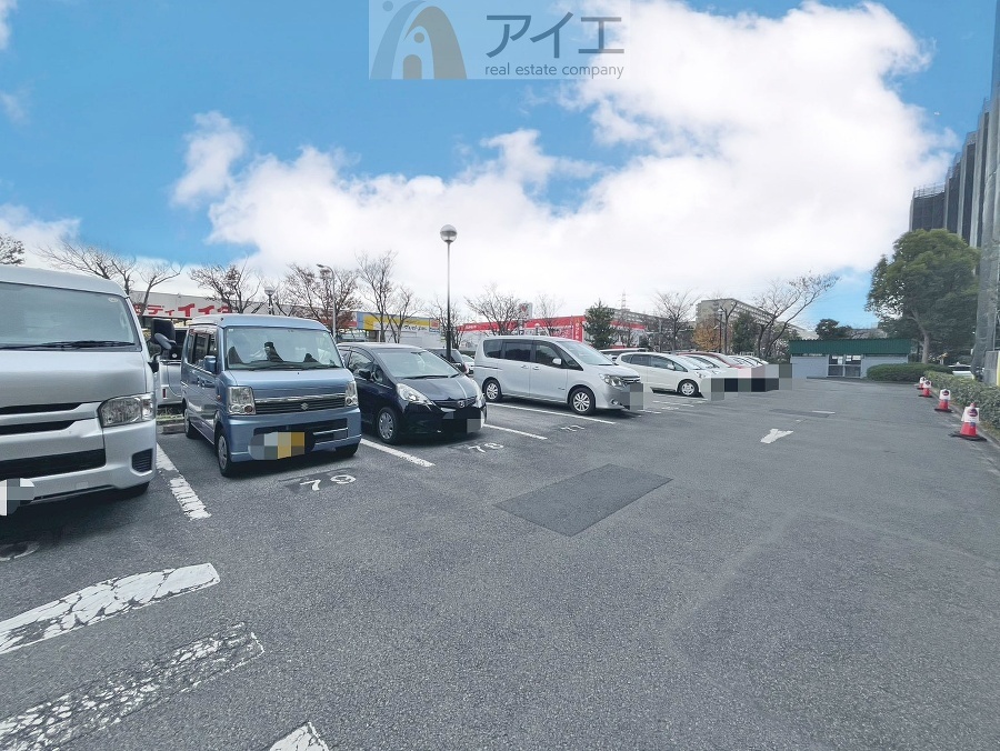駐車場があるため車通勤の方にも安心なマンションです(要空確認)