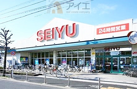 最寄りのスーパーまで徒歩4分です。