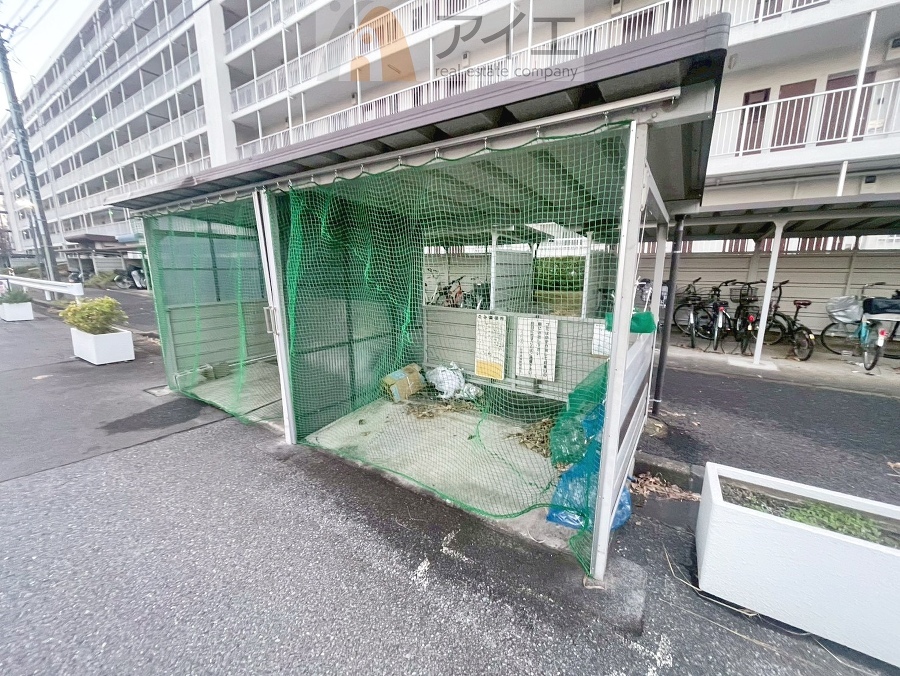 共用部の清掃・修理は管理員が実施