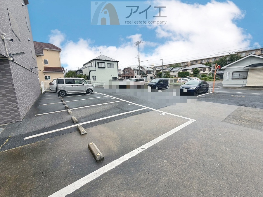 駐車場があるため車通勤の方にも安心なマンションです(要空確認)