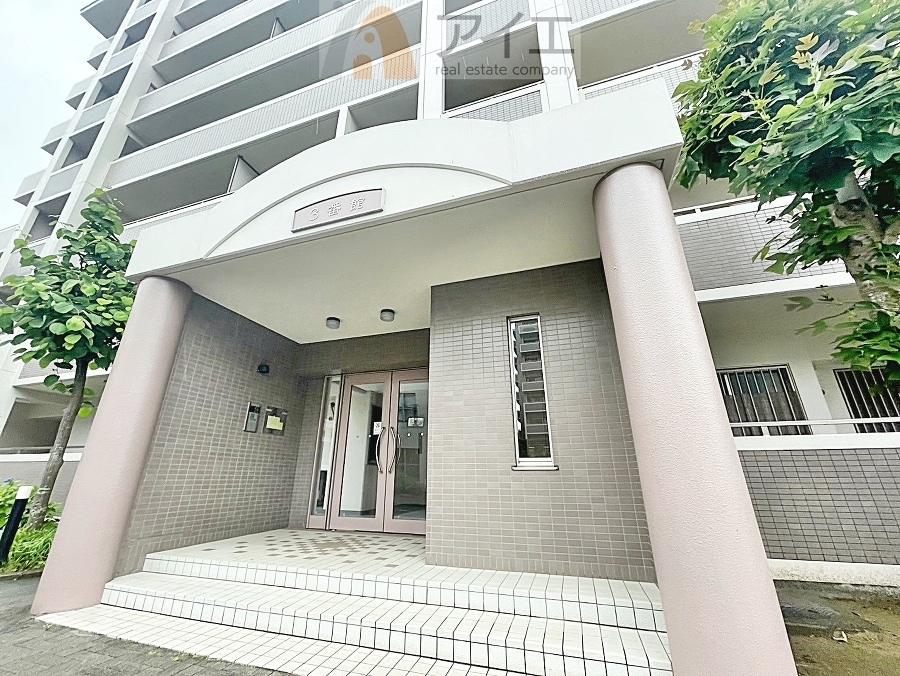 清掃や修理、不審者への声掛けも。管理員日勤は防犯にも有効