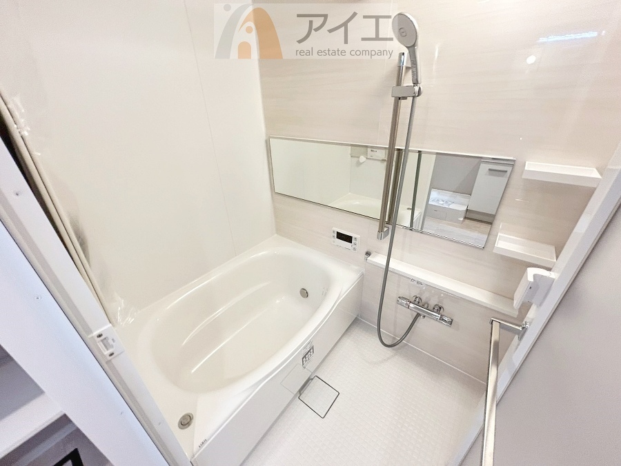 明るい感じ、贅沢な雰囲気でより快適なバスタイム