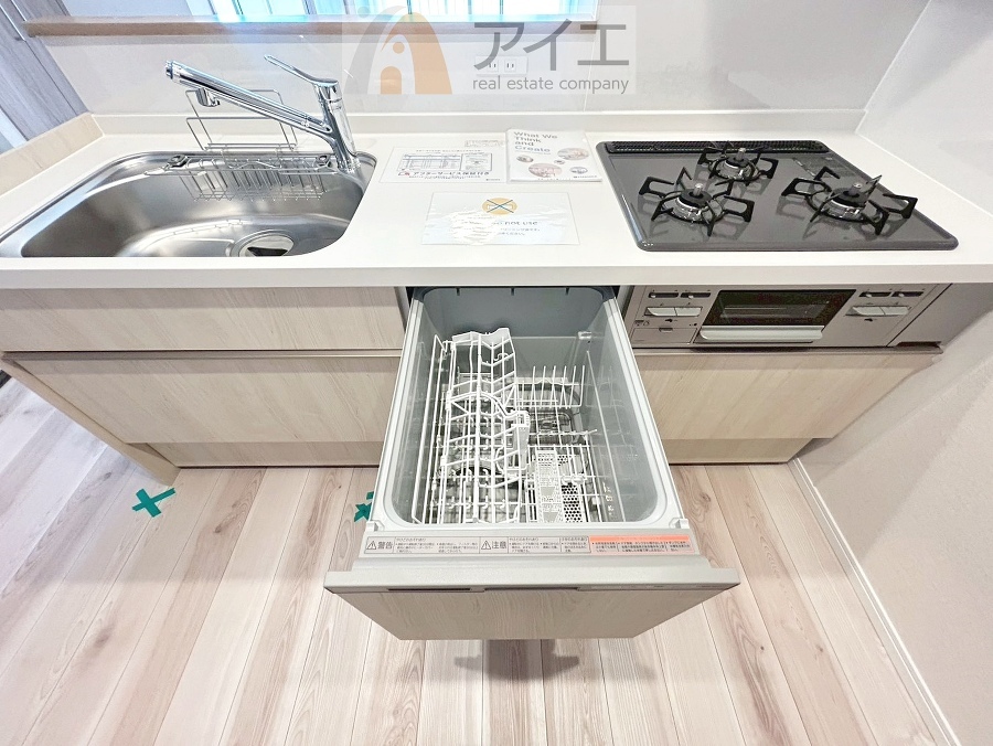 手に優しい、後片づけおまかせの食洗機。ママも食後のだんらんに加われます