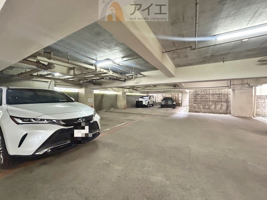 駐車場があるため車通勤の方にも安心なマンションです(要空確認)