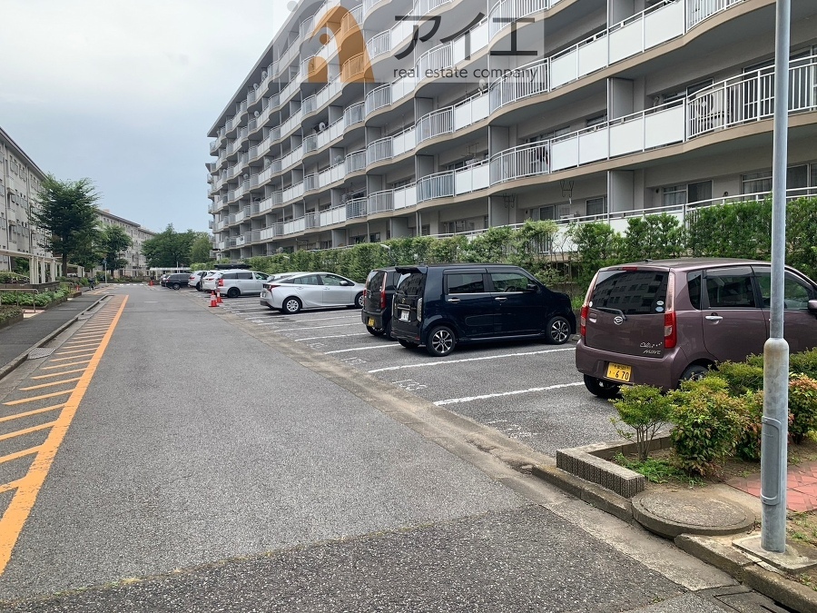 駐車場があるため車通勤の方にも安心なマンションです(要空確認)