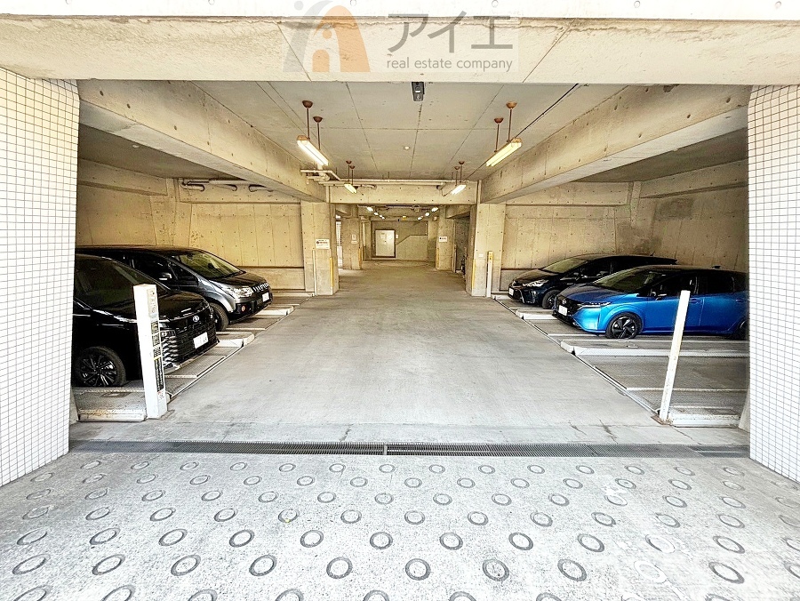 駐車場があるため車通勤の方にも安心なマンションです(要空確認)