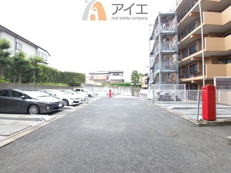 駐車場があるため車通勤の方にも安心なマンションです