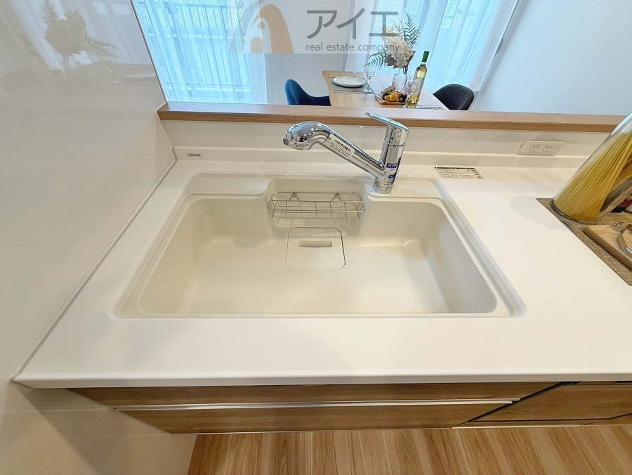 水道一体型の浄水器。ボタン一つで切替可能水回りもすっきり