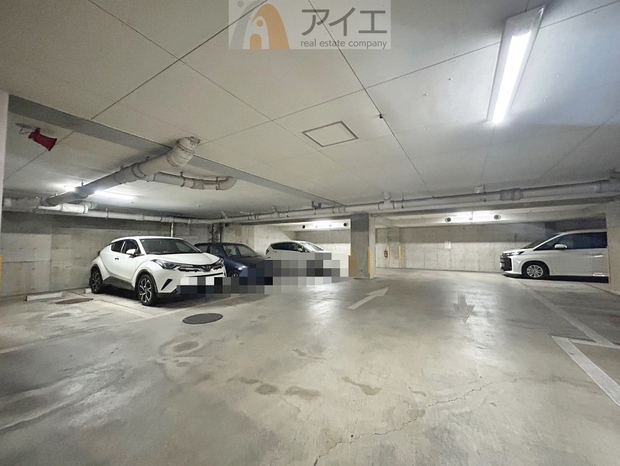 駐車場があるため車通勤の方にも安心なマンションです(要空確認)