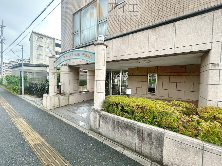 清掃や修理、不審者への声掛けも。管理員日勤は防犯にも有効