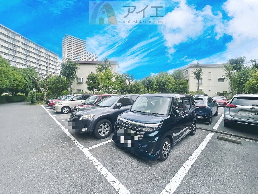 駐車場があるため車通勤の方にも安心なマンションです(要空確認)
