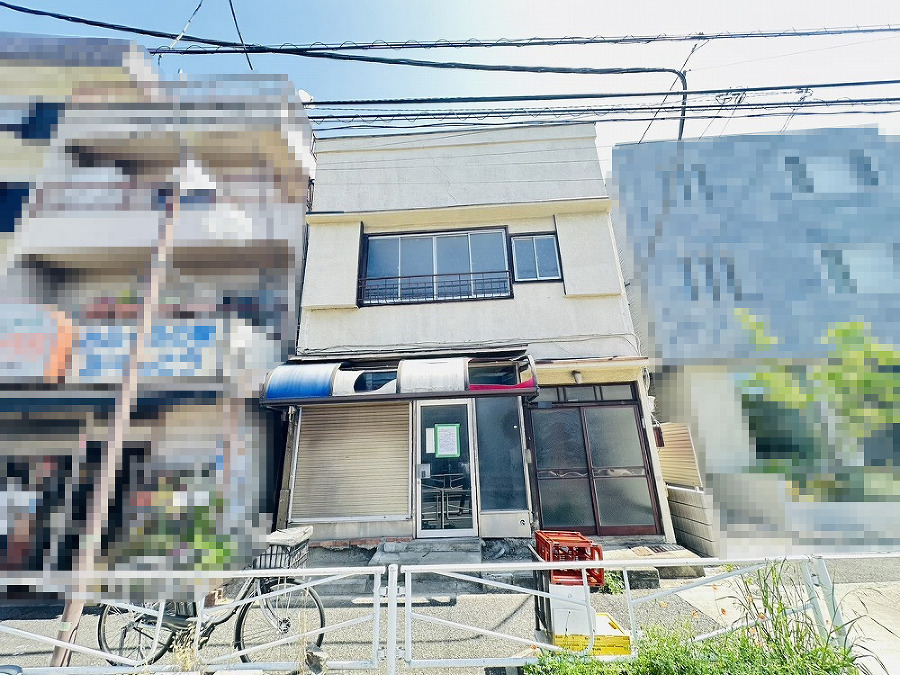   現況古屋あり。解体後更地渡し。