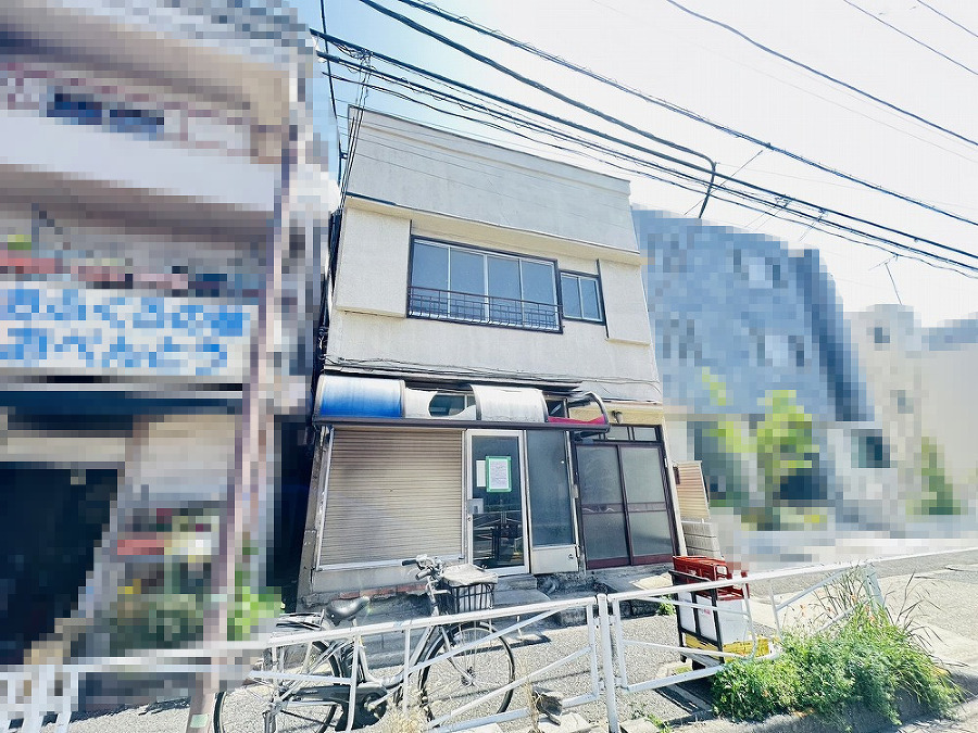   現況古屋あり。解体後更地渡し。