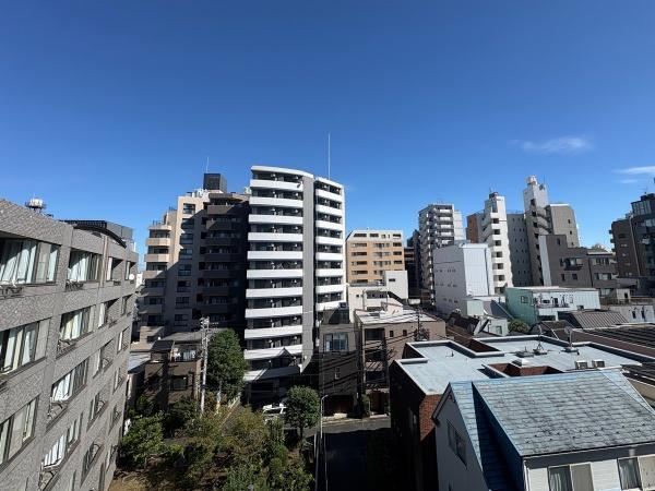周辺は落ち着いた雰囲気の住宅街