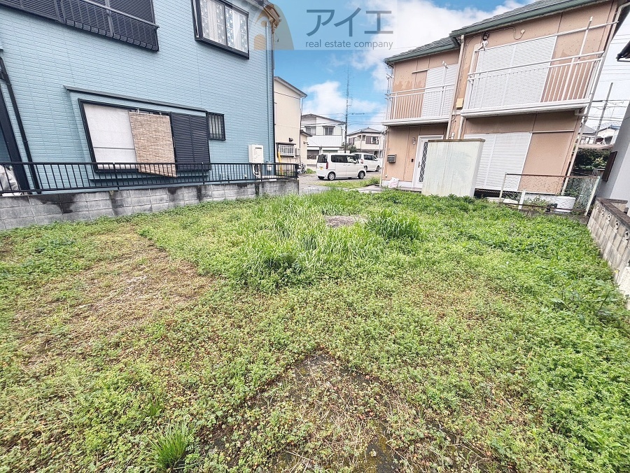 前面道路は歩道も整備され、小さなお子様にも安心