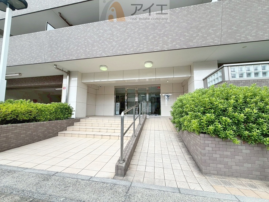 清掃や修理、不審者への声掛けも。管理員日勤は防犯にも有効
