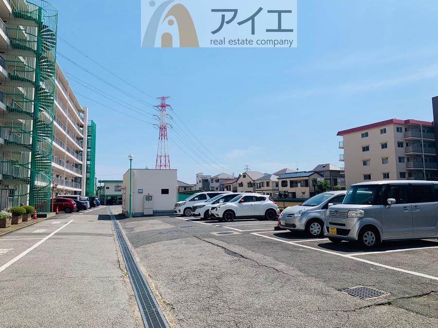 駐車場があるため車通勤の方にも安心なマンションです